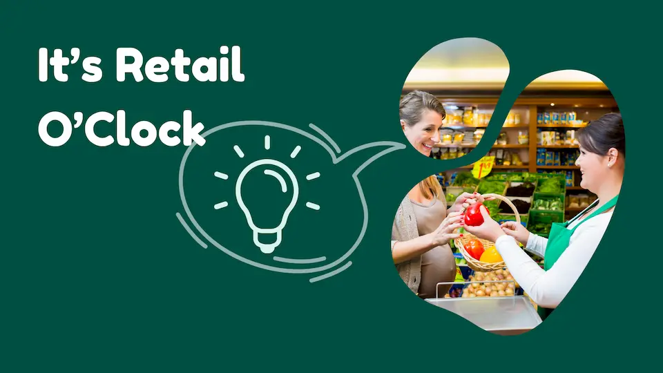 Copertina della news lettere retail oclock di marco rotella raffigura una donna incinta che acquista una mela rossa e riceve informazioni dalla commessa